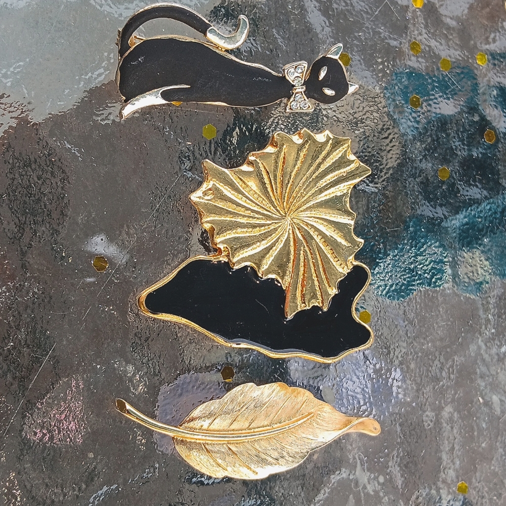 Vintage Set of Brooches